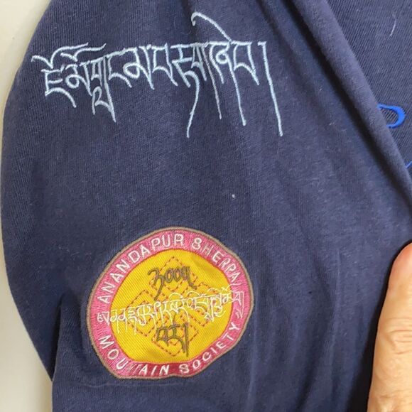 Disney Shirt Animal King don Logo front and back and sleeve men’s small - Picture 6 of 7